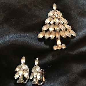 Vintage Christmas tree brooch and clip earrings.